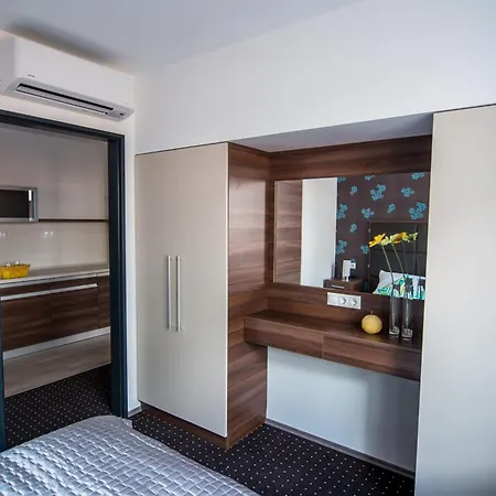 شقة فندقية Plage Apartman 4*